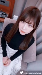 一摸就出水! 名符其实\"小湿妹\"害羞着享受着抽插直至最高潮!